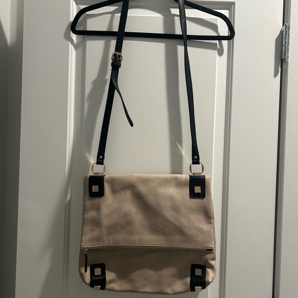 Urban Expressions Black and Tan Crossbody Bag